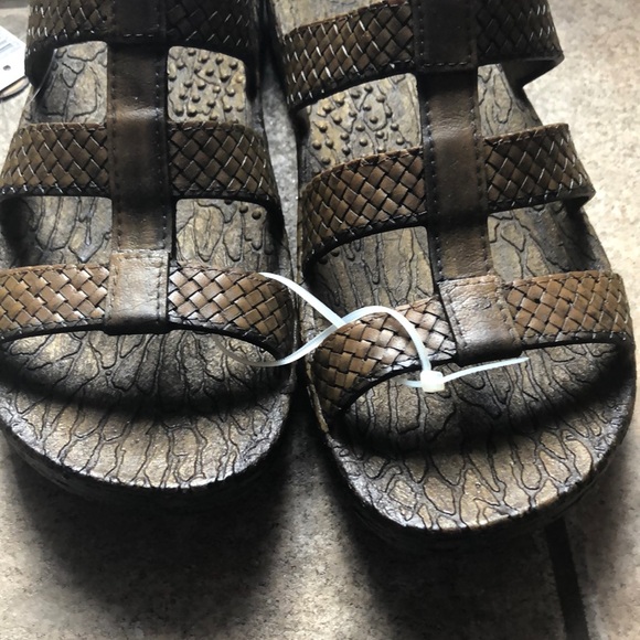 Pali Hawaiian Sandals - Picture 2 of 4